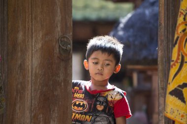 Bali dili çocuk ev dışında