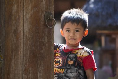 Bali dili çocuk ev dışında
