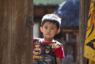 Bali dili çocuk ev dışında