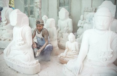 Mandalay mermer işçisi