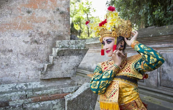 Балійском танцівниці в храмі — стокове фото