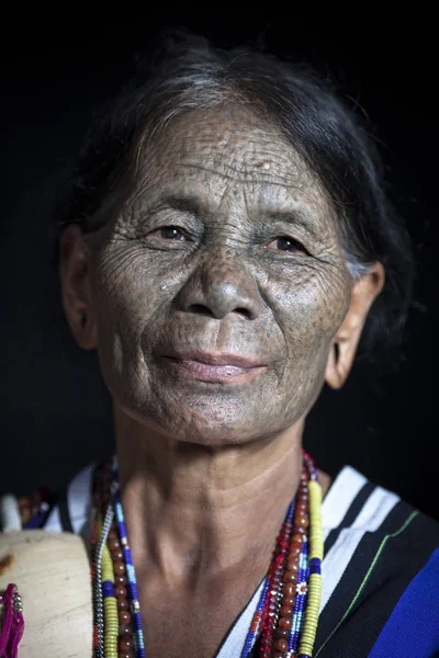 Daai γυναίκα στην κουζίνα — Φωτογραφία Αρχείου