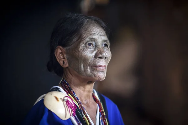 Daai woman in kitchen — Stock Photo, Image