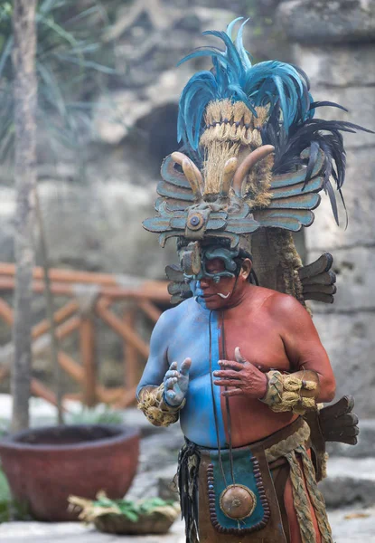 Homem de traje indígena Maya — Fotografia de Stock