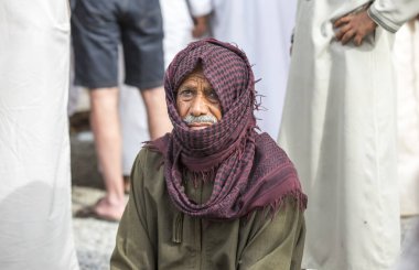 Nizwa keçi pazarında omani ihtiyar