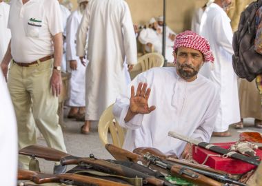 omani erkekler silah satmak