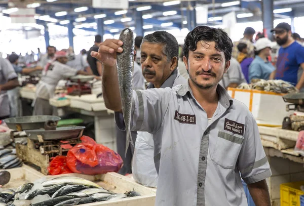 Men selling fish — Stock Photo, Image