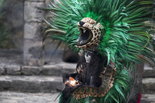 Man in Maya indian costume — Stock Photo, Image