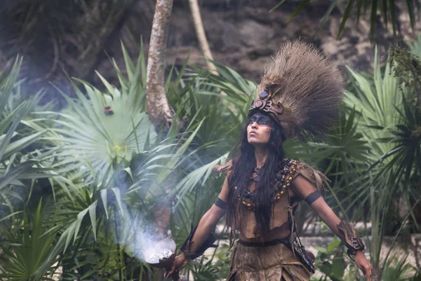 Woman in Maya indian costume — Stock Photo, Image