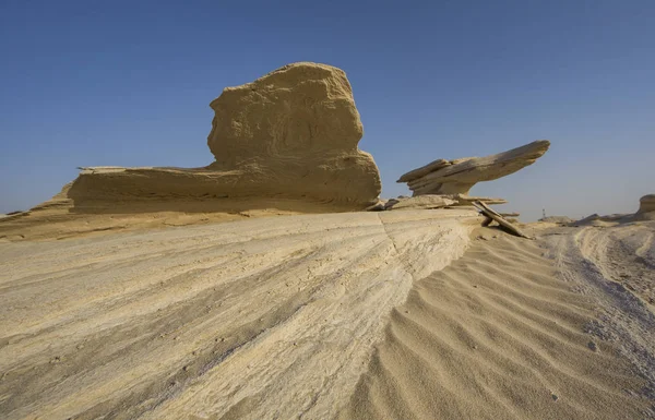 Σχηματισμούς άμμου στην έρημο κοντά σε Αμπού Ντάμπι — Φωτογραφία Αρχείου