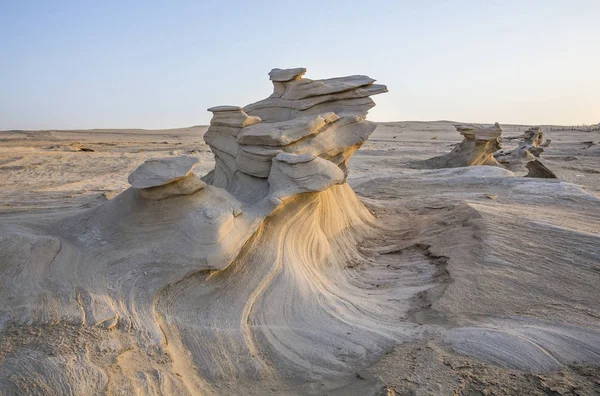 Homok formációk sivatagban közelében Abu Dhabi — Stock Fotó