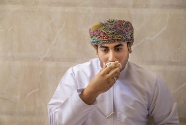 omani yerel kahve adamla qahwa denilen