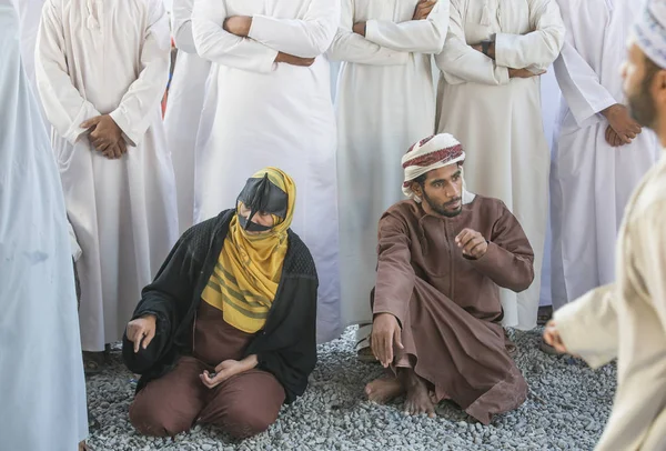 Omani casal em um mercado — Fotografia de Stock