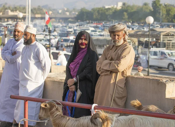 Оманську пара на ринку — стокове фото