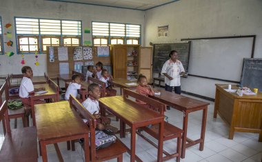 Schoolkids Jayapura okulda