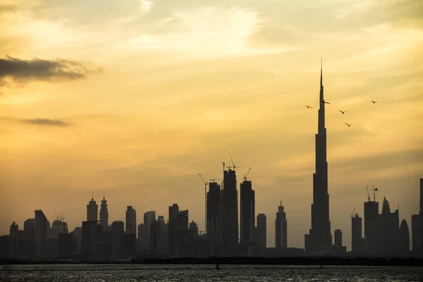 Panoramę Dubaju o zachodzie słońca — Zdjęcie stockowe