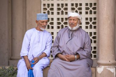 iki eski omani adam Market