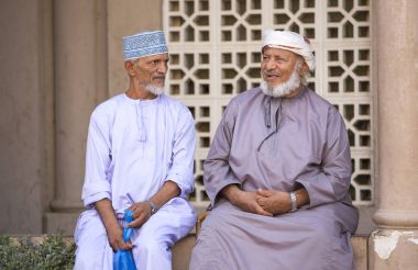 iki eski omani adam Market