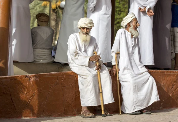 Deux vieux omani hommes au marché — Photo