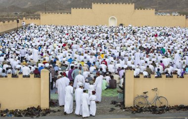 Eid al Bayramı Nizwa, dua erkek