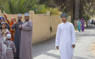 Omani insanlar Eid al Bayramı Günü