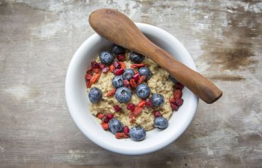 kâse yulaf lapası rustik bir tablo