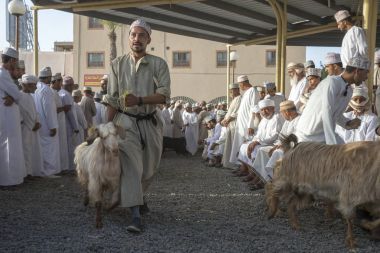 omani insanlar bir Habta Pazar