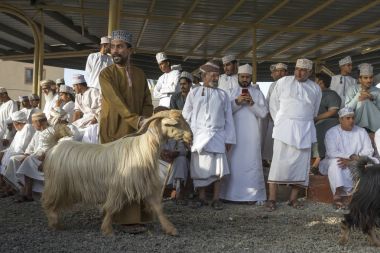 omani insanlar bir Habta Pazar