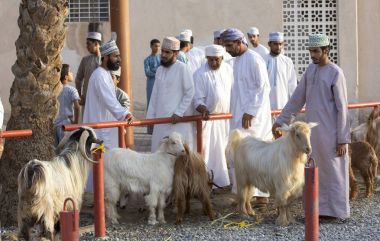 omani insanlar bir Habta Pazar