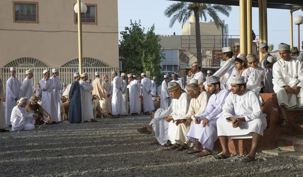 Persone omani in un mercato Habta — Foto Stock