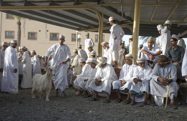 Ománské lidé na trhu Vojta — Stock fotografie