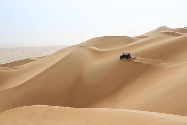 Auto Rub al Khali poušť — Stock fotografie