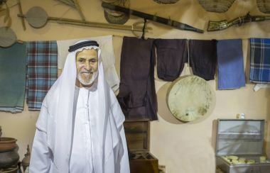 BAE mirasın öğeleri kondominiyum adamla