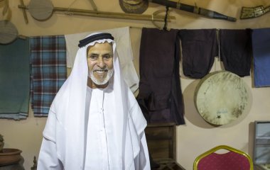 BAE mirasın öğeleri kondominiyum adamla