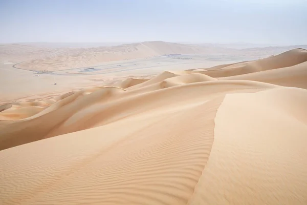 Esfregue o deserto de al Khali e o céu azul — Fotografia de Stock