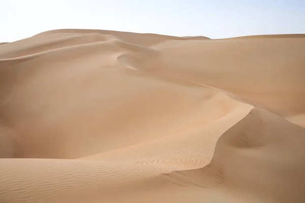 Esfregue o deserto de al Khali e o céu azul — Fotografia de Stock