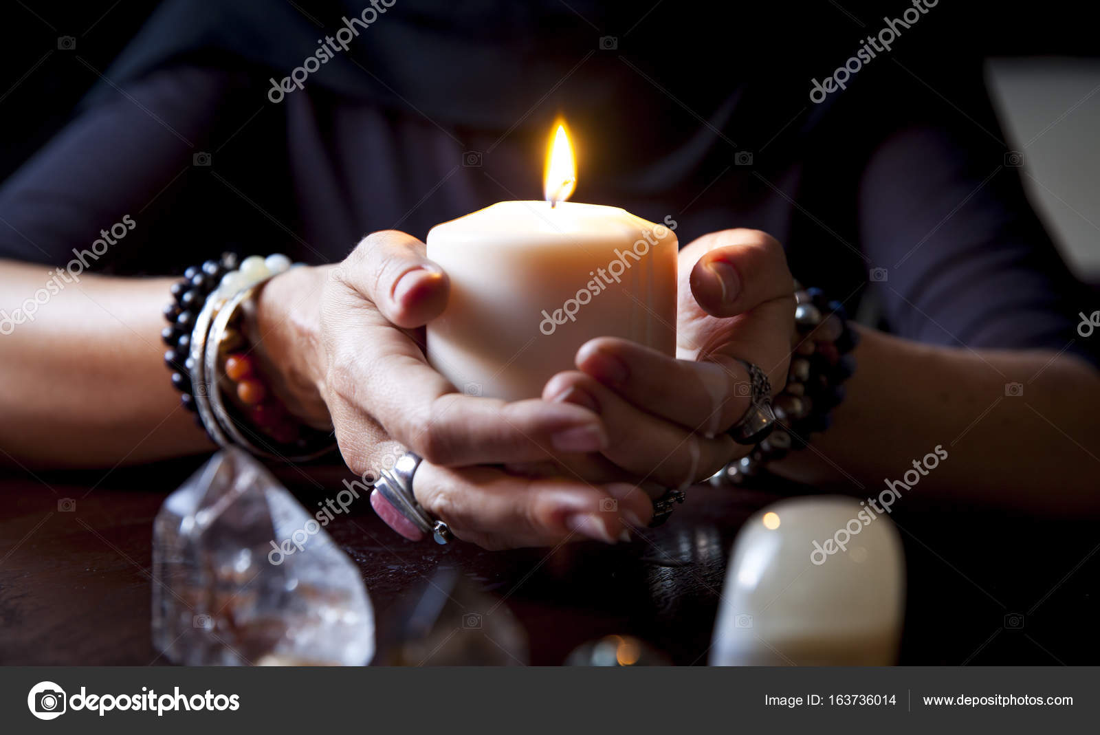 Страшные свечи. Ритуал приворот магия. Магический ритуал. Обряд на помощь человеку. Магический обряд.