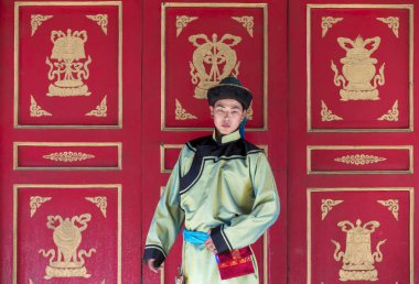 Moğol adam geleneksel kıyafeti