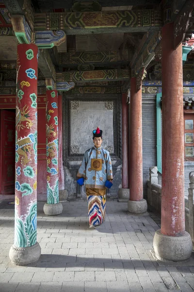 Mongol homem em roupa tradicional — Fotografia de Stock