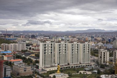 Şehir Ulaanbaatar gri gökyüzü ile