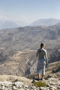  Omani dağlar mesafe bakarak kadın 