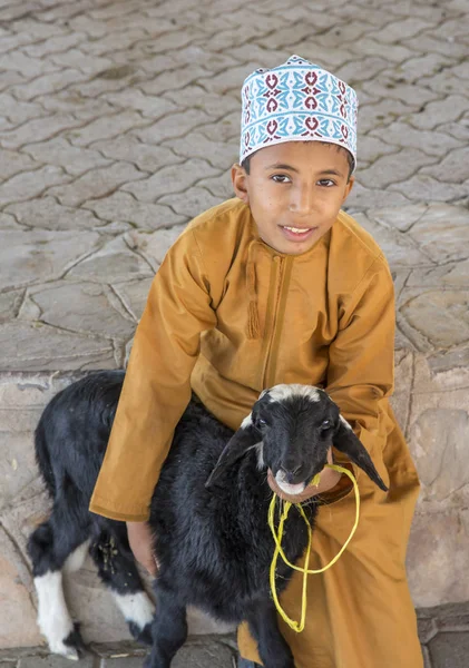 Nizwa Omán Listopadu 2017 Ománské Kid Kůzlečí Kozu Trhu — Stock fotografie