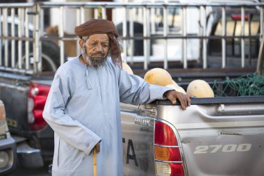 Sinaw, Umman, 30 Kasım 2017: Bedevi adamla kavun Market