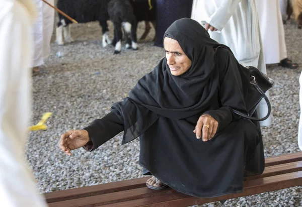 Buying goats at a market — Stock Photo, Image