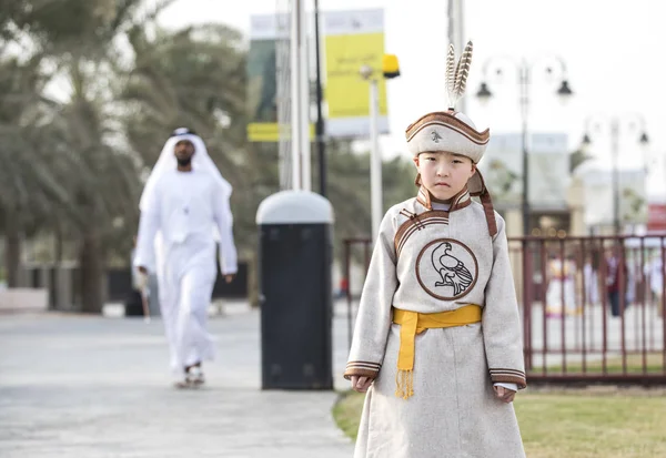 Abu Dhabi Verenigde Arabische Emiraten December 2017 Mongoolse Jongen Het — Stockfoto