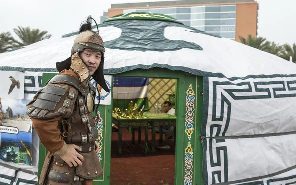 阿布扎比 阿拉伯联合酋长国 2017年12月8日 蒙古人装扮成战士 — 图库照片