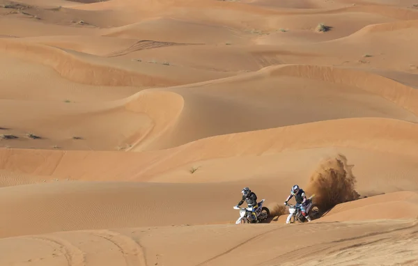 Dubaj Spojené Arabské Emiráty Ledna 2018 Dva Jezdce Motokrosových Motorek — Stock fotografie