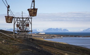 Eski Kuzey Norveç'te Longyearbean şehirdeki terk edilmiş bir madende