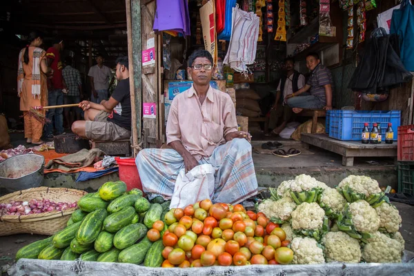 Chittagong Bangladesh Februari 2016 Manusia Menjual Sayur Sayuran Pasar Jalanan — Stok Foto