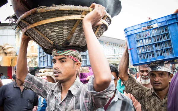 Chittagong Bangladesh February 2016 Men Fishmarket Chittagong — Stock Photo, Image